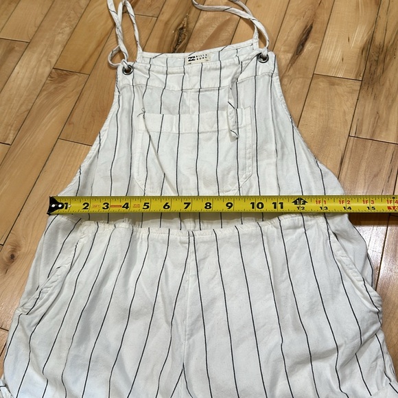 Billabong Romper - Picture 7 of 7